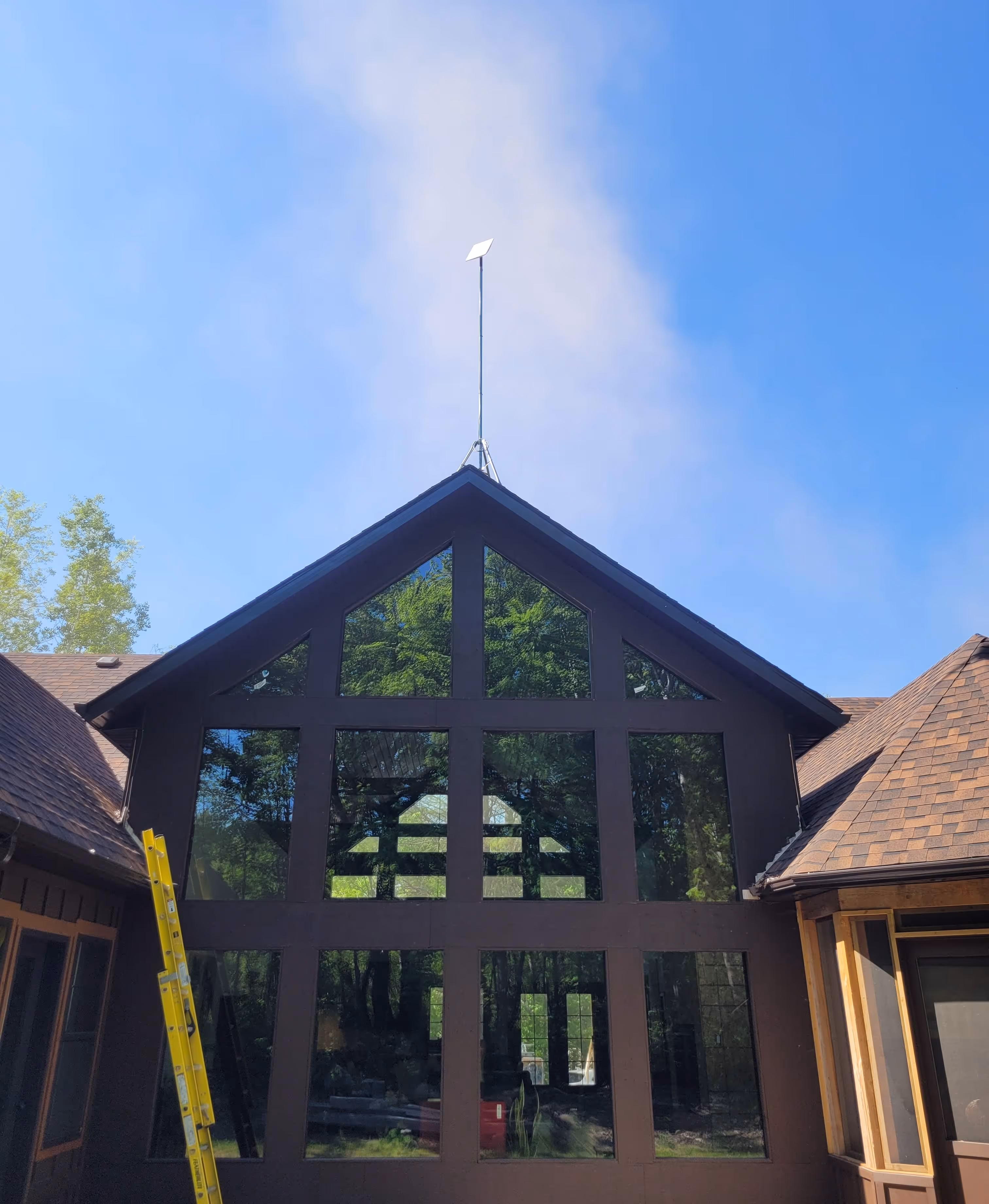 starlink antenna on the roof of a luxury cottage under construction