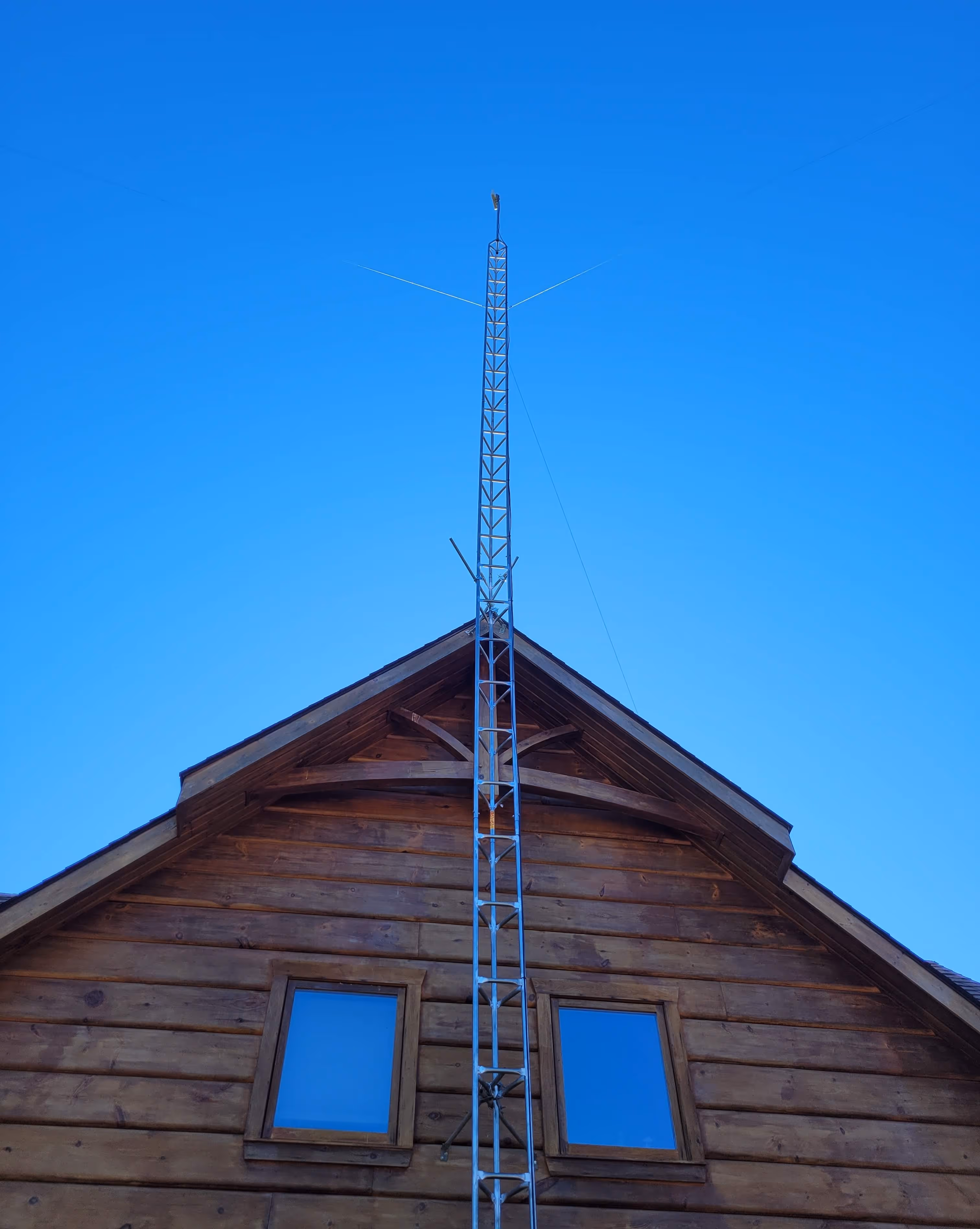 60 foot starlink tower serving a classic simcoe county cottage